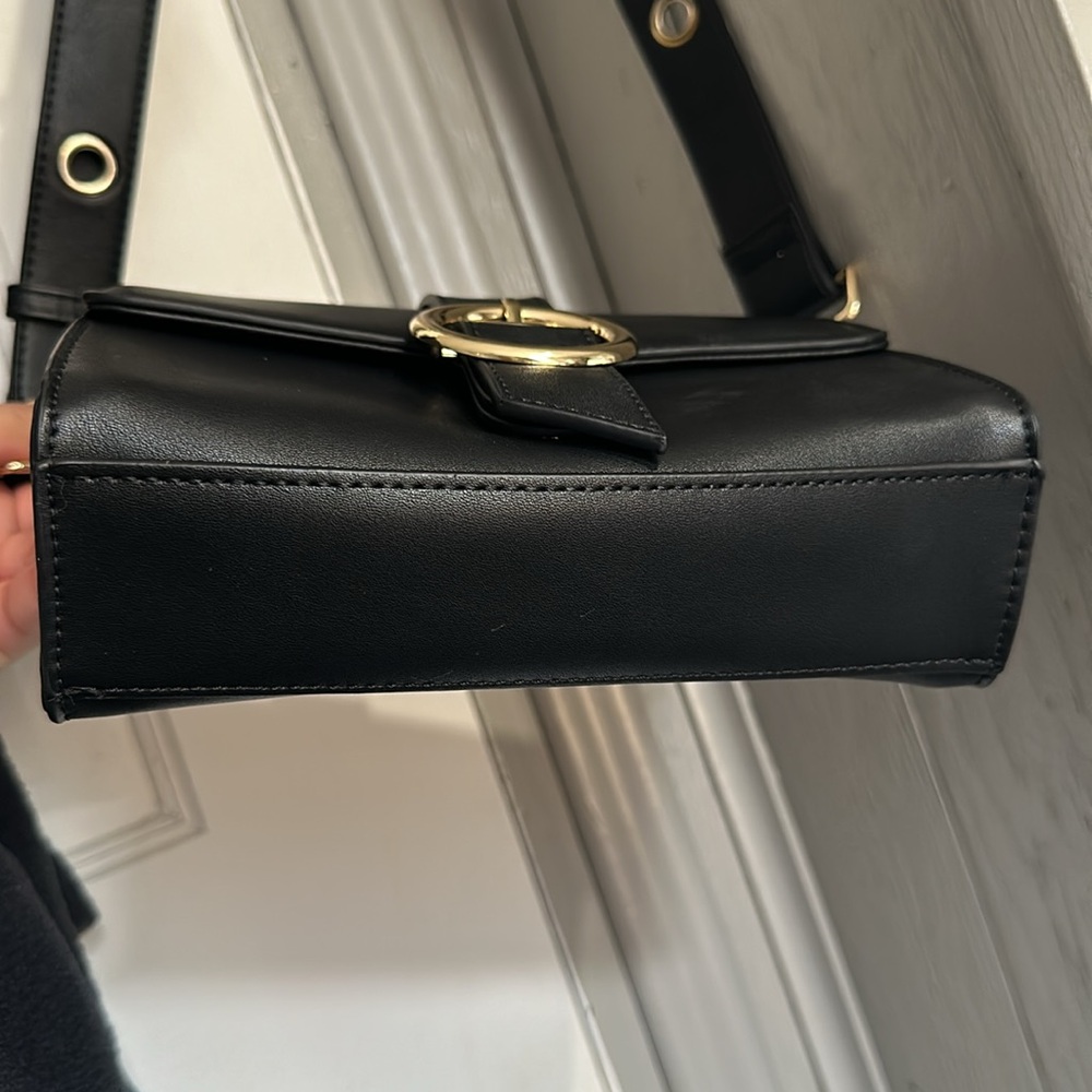 Crossbody - Picture 5 of 6